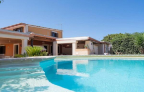 Villa con piscina al mare